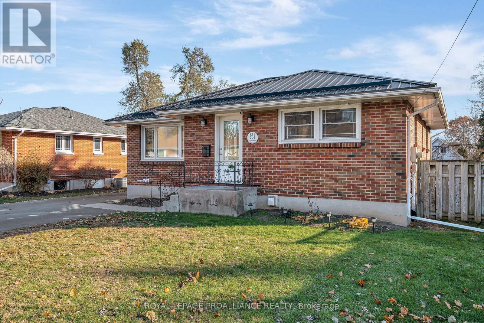 81 Crestview Avenue, Belleville, Ontario K8N 1W6 - Photo 3 - X12564372