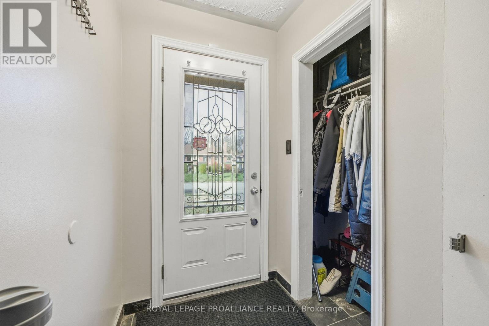 81 Crestview Avenue, Belleville, Ontario K8N 1W6 - Photo 5 - X12564372