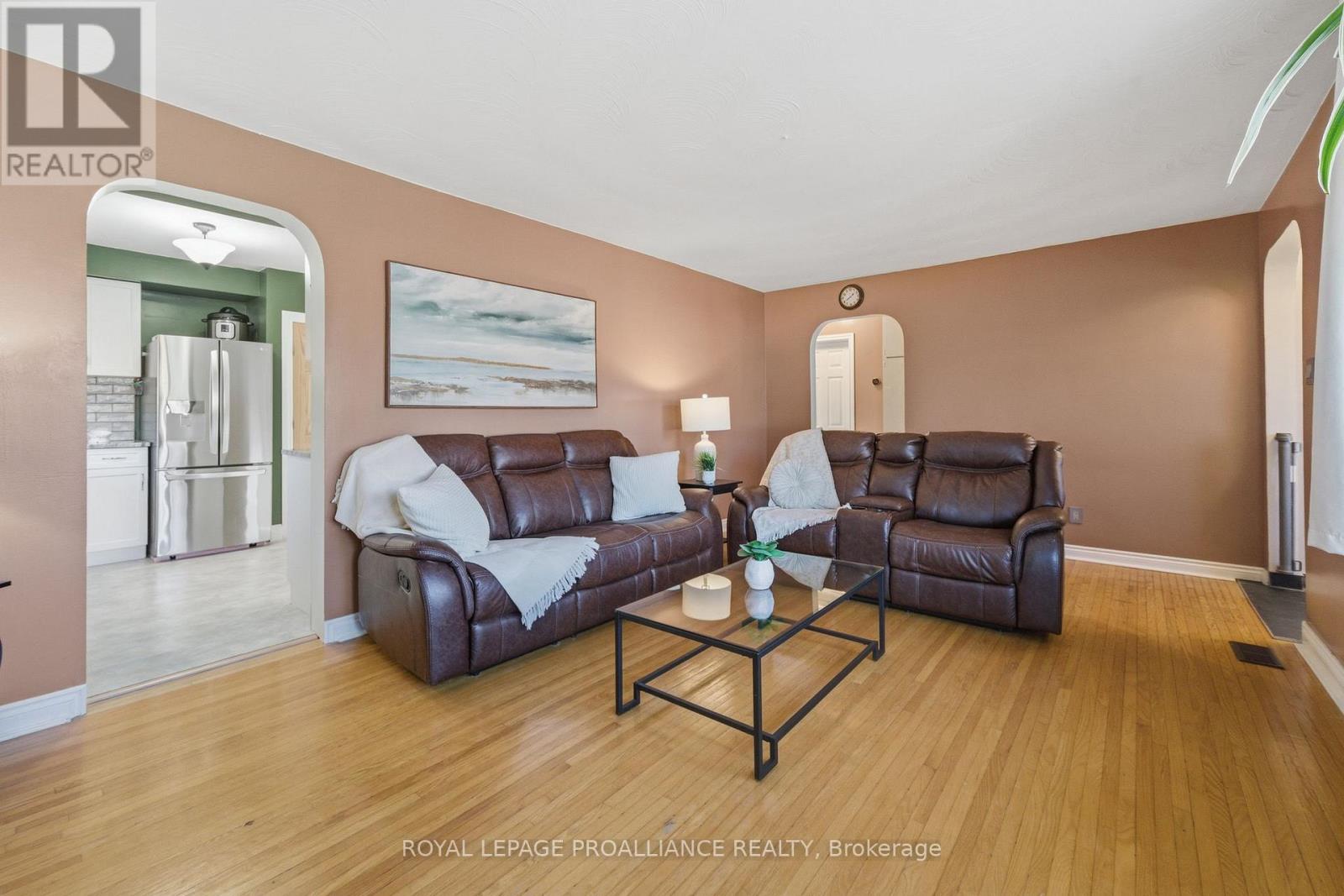 81 Crestview Avenue, Belleville, Ontario K8N 1W6 - Photo 8 - X12564372