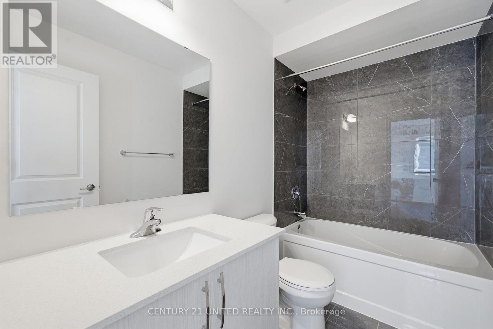 132 Sanderson Drive, Kawartha Lakes, Ontario K9V 0S7 - Photo 32 - X12564488