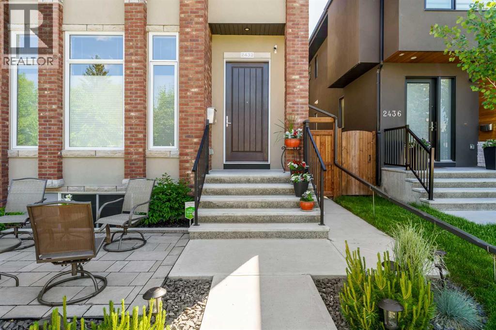 2432 32 Street Sw, Calgary, Alberta  T3E 2R7 - Photo 3 - A2270210