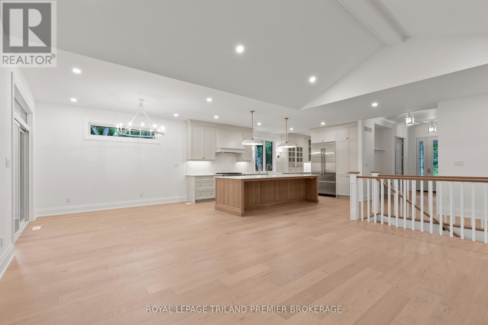 9940 Ontario Street, Lambton Shores, Ontario  N0M 2L0 - Photo 11 - X12564468