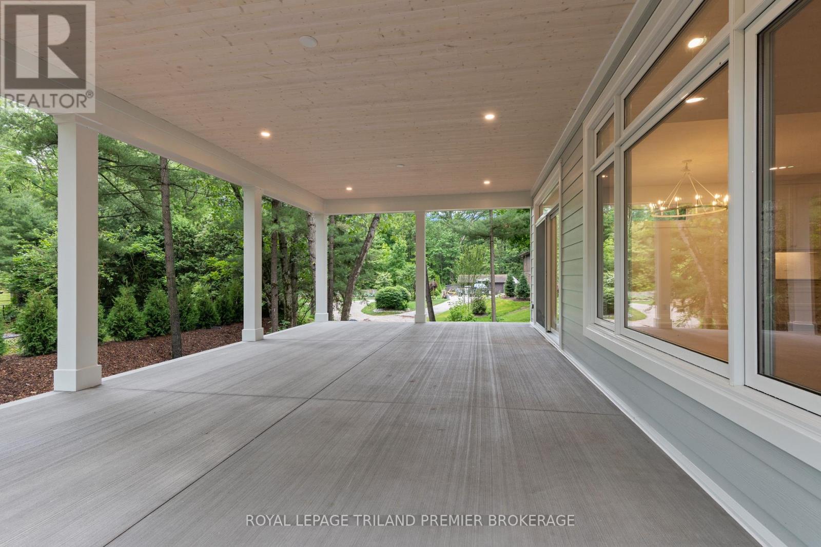 9940 Ontario Street, Lambton Shores, Ontario  N0M 2L0 - Photo 41 - X12564468