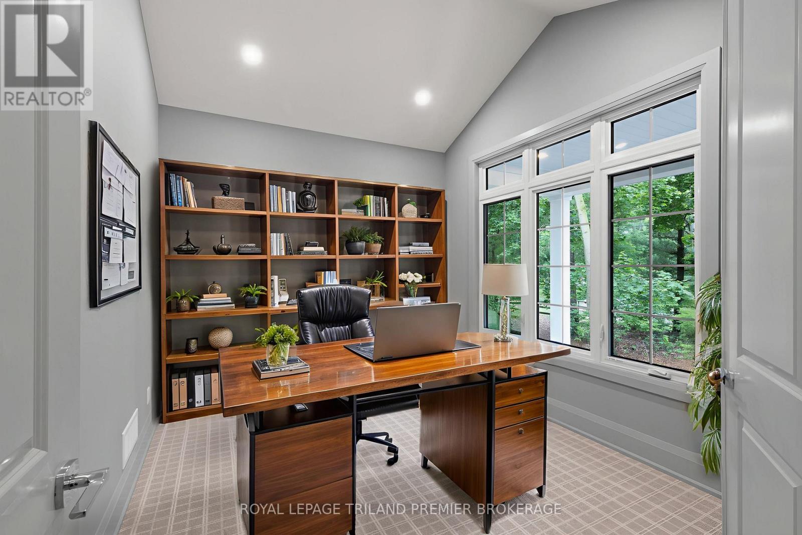 9940 Ontario Street, Lambton Shores, Ontario  N0M 2L0 - Photo 5 - X12564468