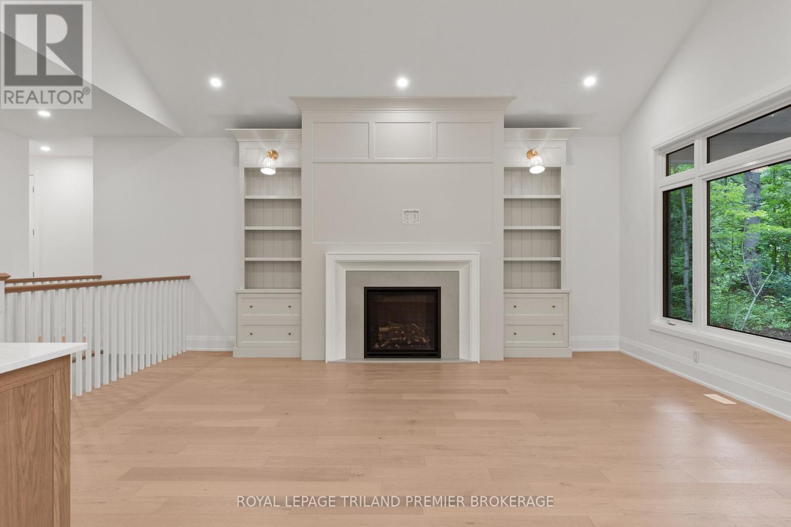 9940 Ontario Street, Lambton Shores, Ontario  N0M 2L0 - Photo 9 - X12564468