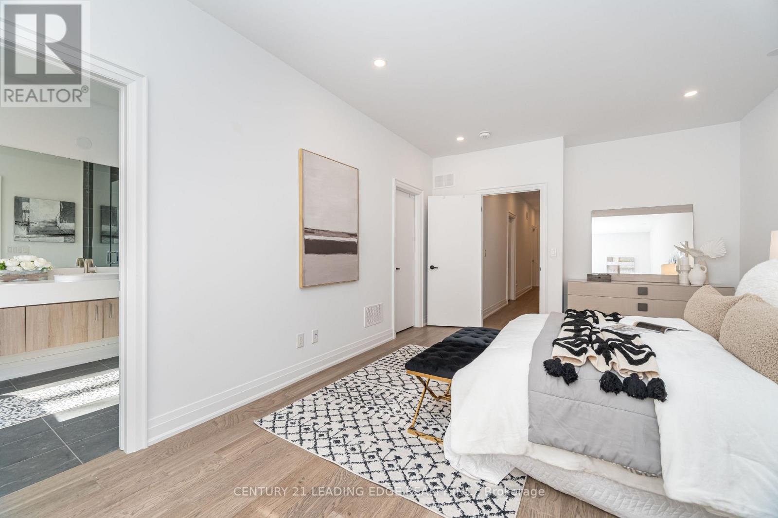 15 Direzze Court, Richmond Hill, Ontario  L4C 5T8 - Photo 11 - N12563844