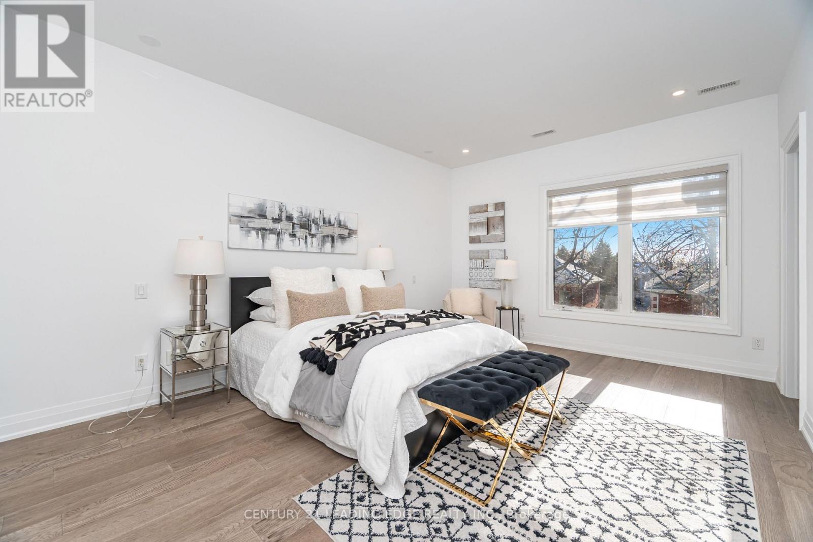 15 Direzze Court, Richmond Hill, Ontario  L4C 5T8 - Photo 9 - N12563844