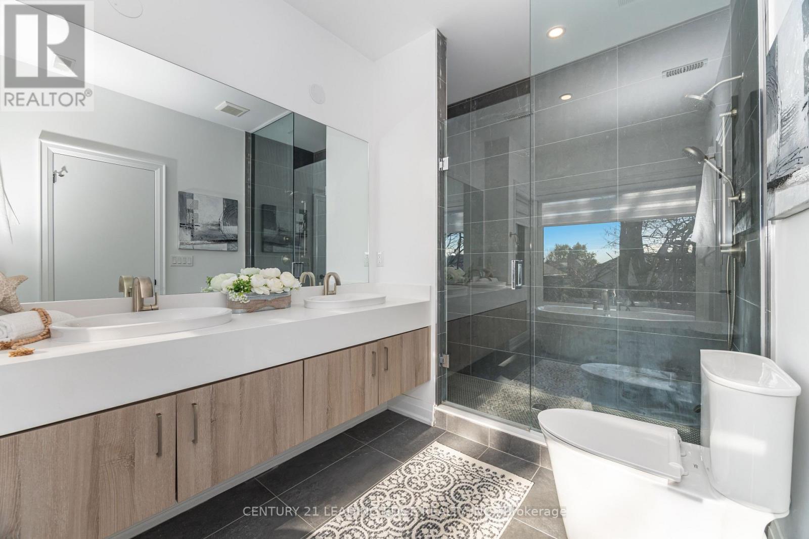 15 Direzze Court, Richmond Hill, Ontario  L4C 5T8 - Photo 12 - N12563844