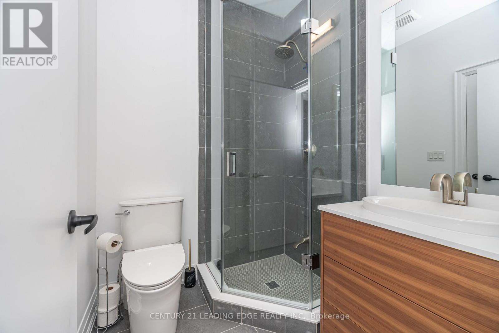 15 Direzze Court, Richmond Hill, Ontario  L4C 5T8 - Photo 20 - N12563844