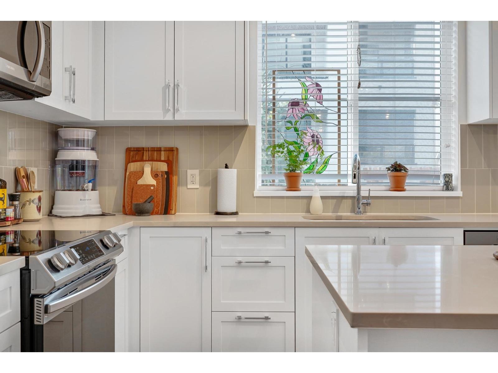 110 20356 72b Avenue, Langley, British Columbia V2Y 4J9 - Photo 1 - R3063342