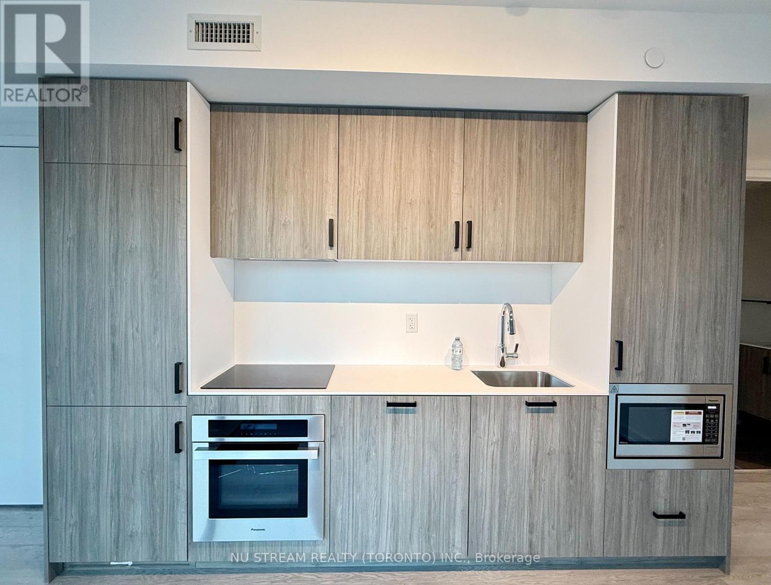 2203 - 88 Queen Street E, Toronto, Ontario  M5C 0B6 - Photo 3 - C12564428