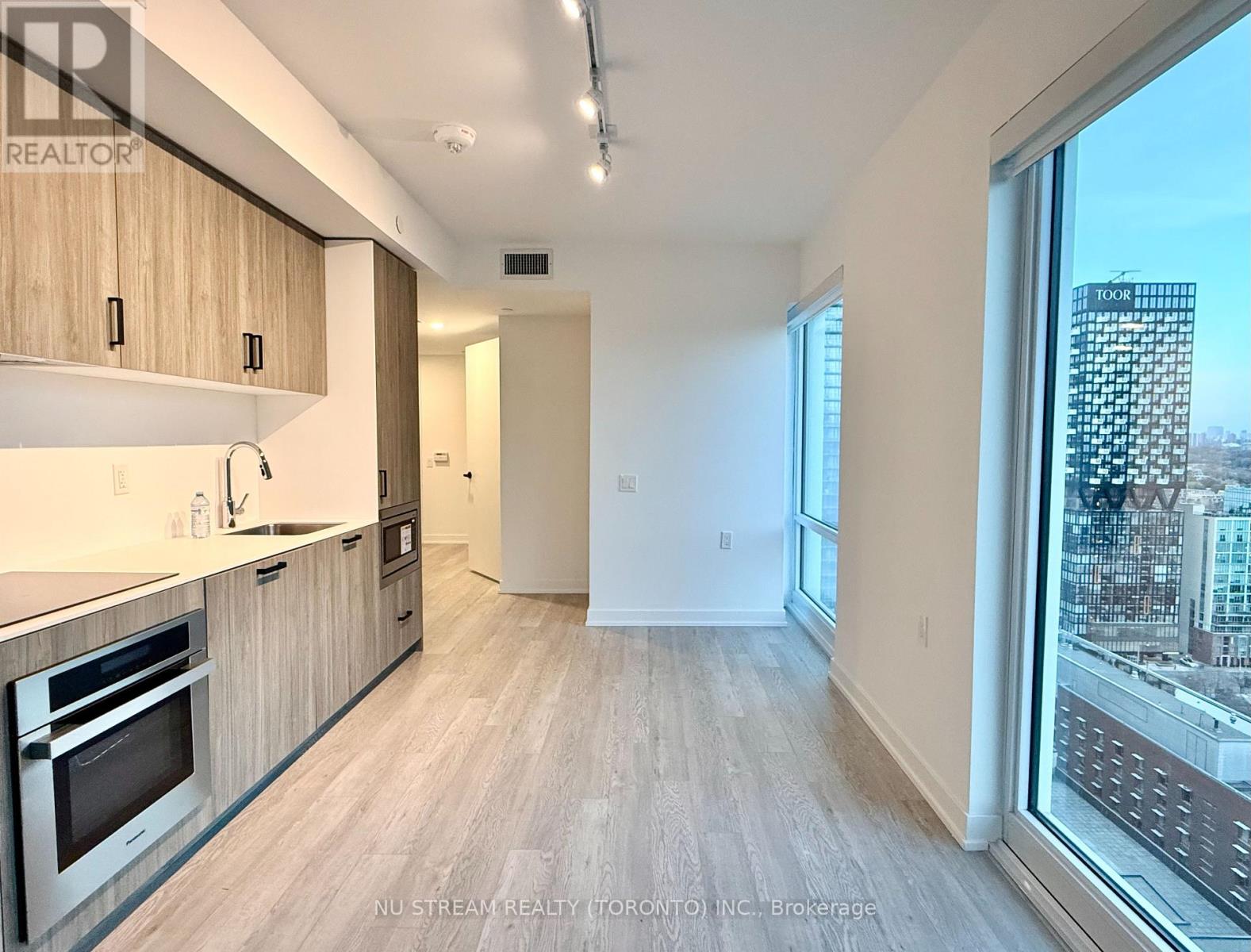 2203 - 88 Queen Street E, Toronto, Ontario  M5C 0B6 - Photo 4 - C12564428