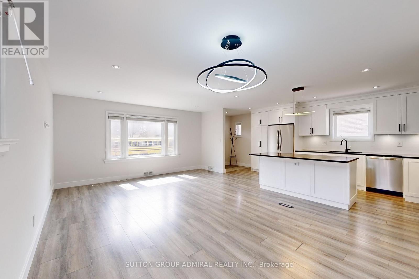 76 Ridgevale Drive, Toronto, Ontario  M6A 1L1 - Photo 4 - C12564480