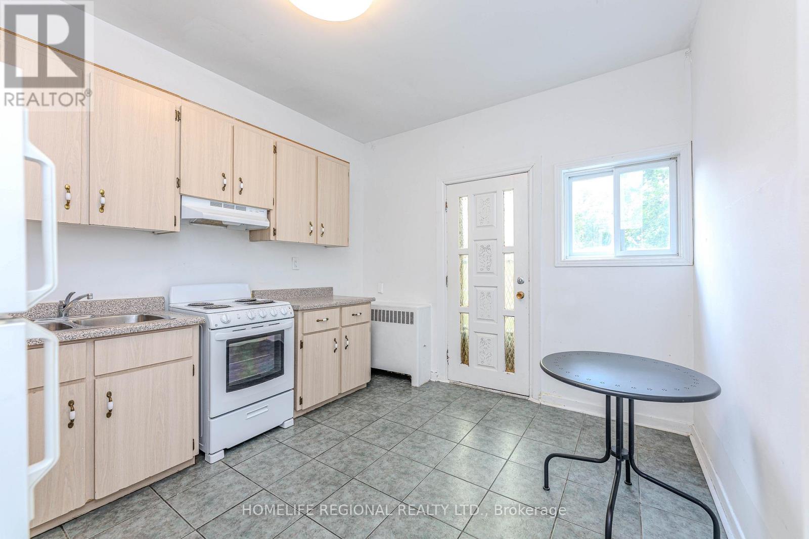 2nd Floor - 1573 Dundas Street W, Toronto, Ontario  M6K 1T9 - Photo 4 - C12564510