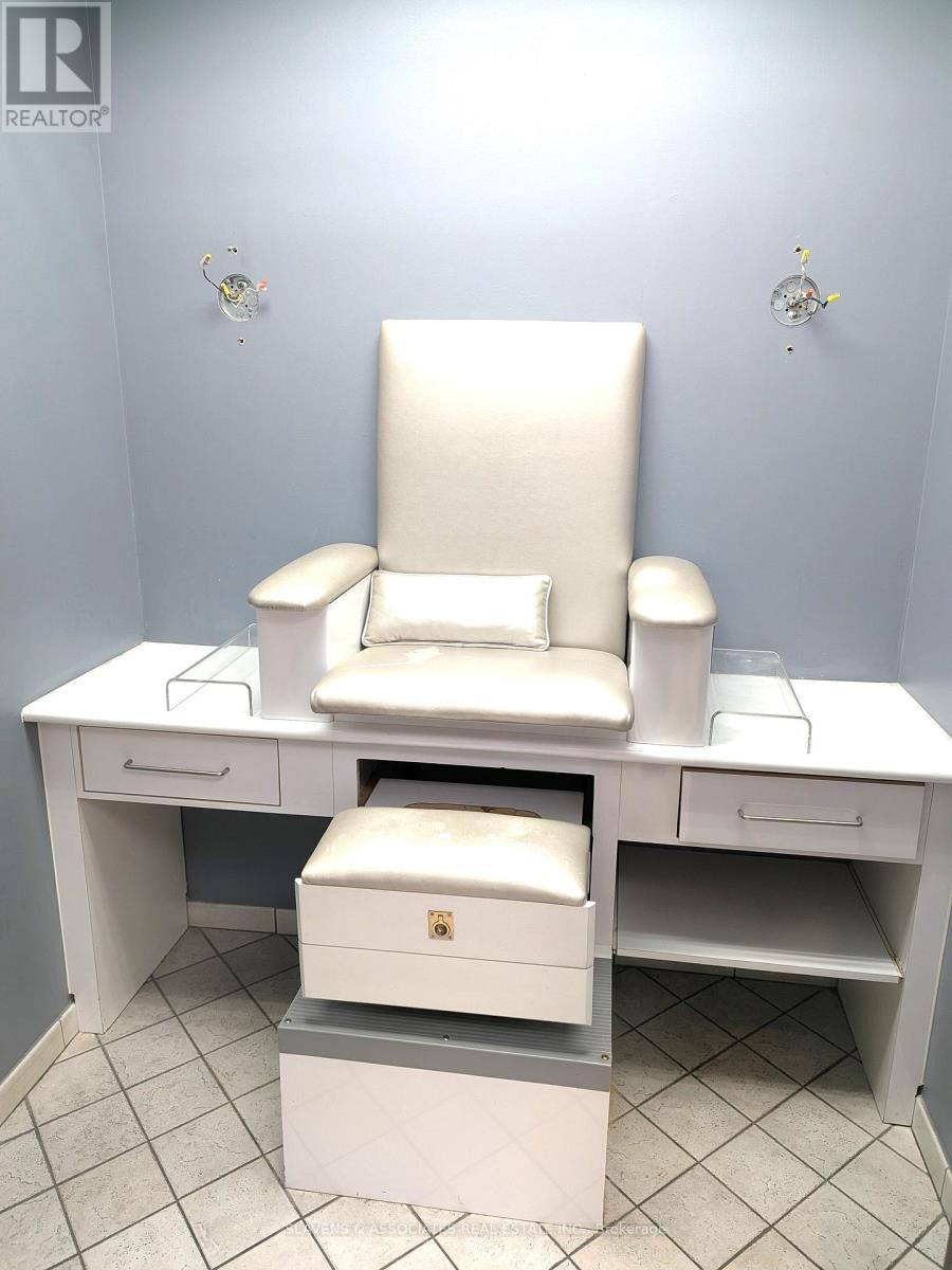 2nd Flr - 1106 Eglinton Avenue W, Toronto, Ontario  M6C 2E2 - Photo 10 - C12564522