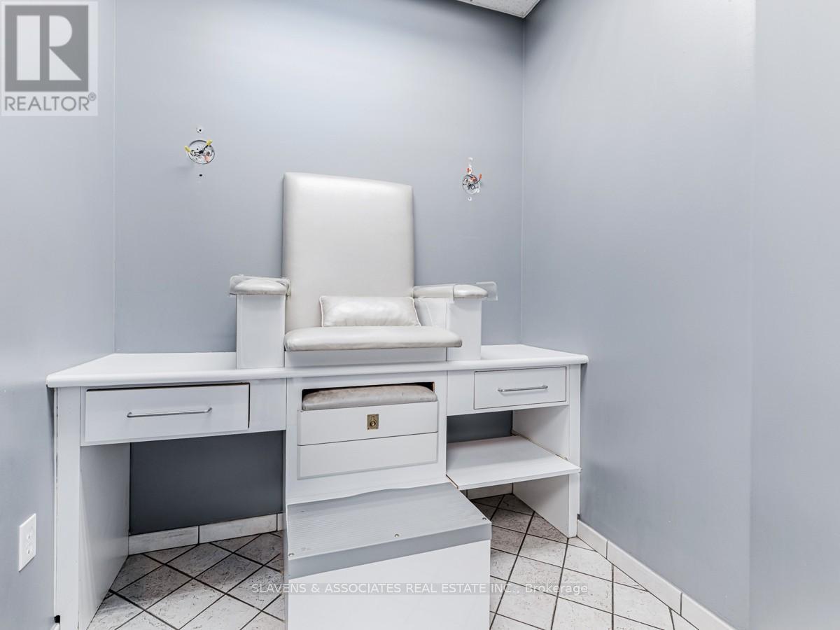 2nd Flr - 1106 Eglinton Avenue W, Toronto, Ontario  M6C 2E2 - Photo 6 - C12564522