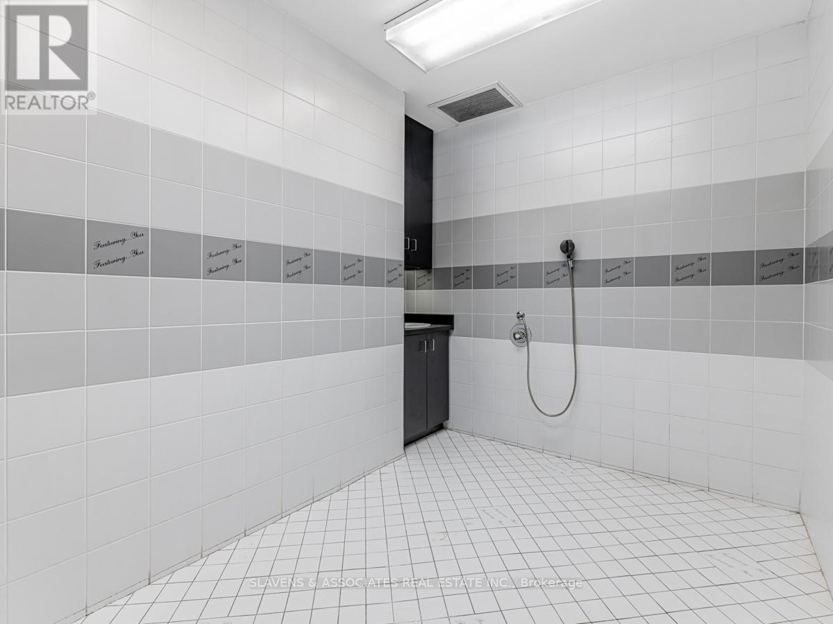 2nd Flr - 1106 Eglinton Avenue W, Toronto, Ontario  M6C 2E2 - Photo 8 - C12564522