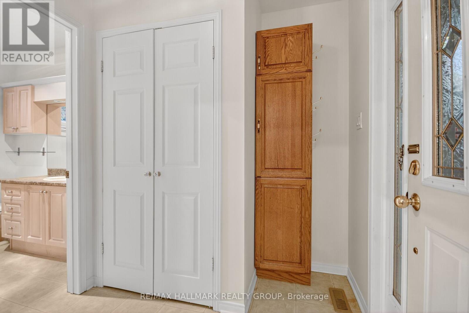 2042 Tilson Street, Ottawa, Ontario  K1G 2M7 - Photo 8 - X12534754