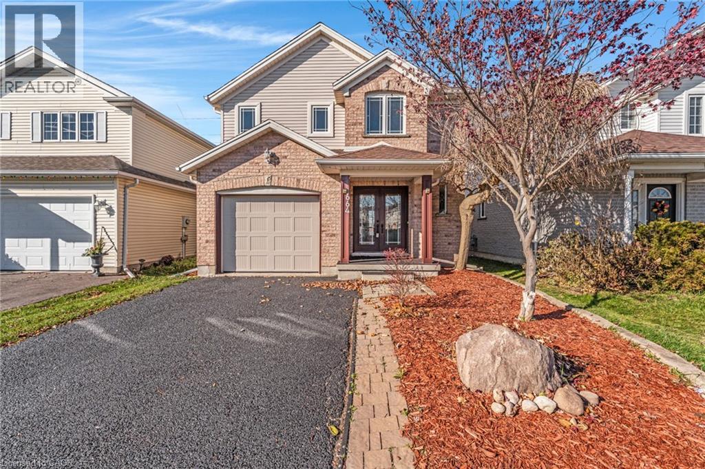 664 Brandenburg Boulevard, Waterloo, Ontario N2T 2V4 - Photo 1 - 40788966