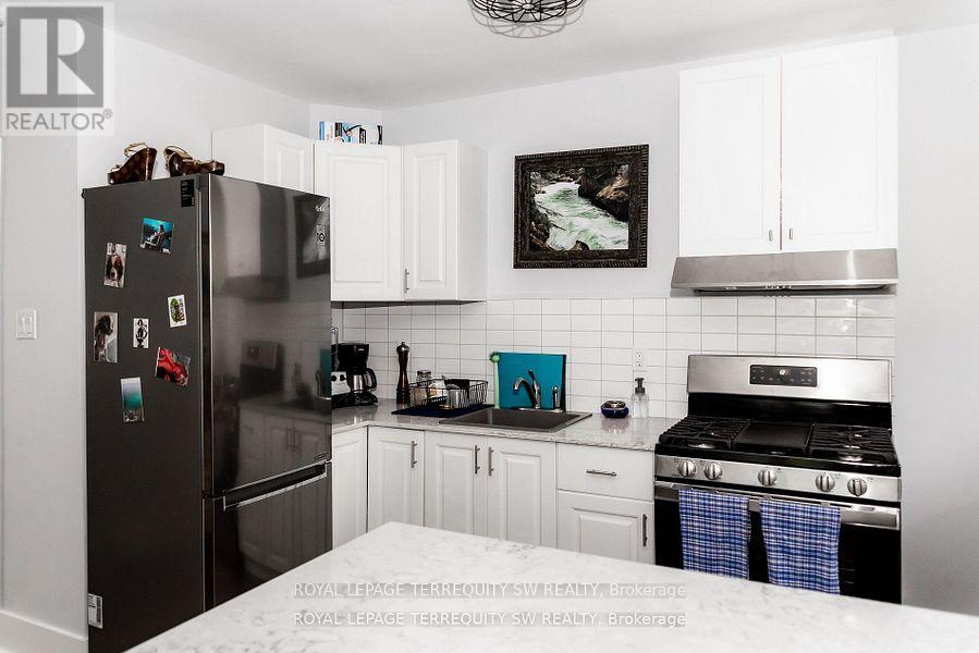 Main Fl - 102 Merrill Avenue E, Toronto, Ontario  M4C 1C7 - Photo 4 - E12564424