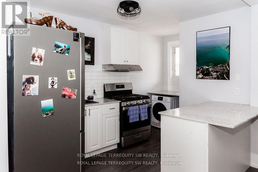 Main Fl - 102 Merrill Avenue E, Toronto, Ontario  M4C 1C7 - Photo 6 - E12564424