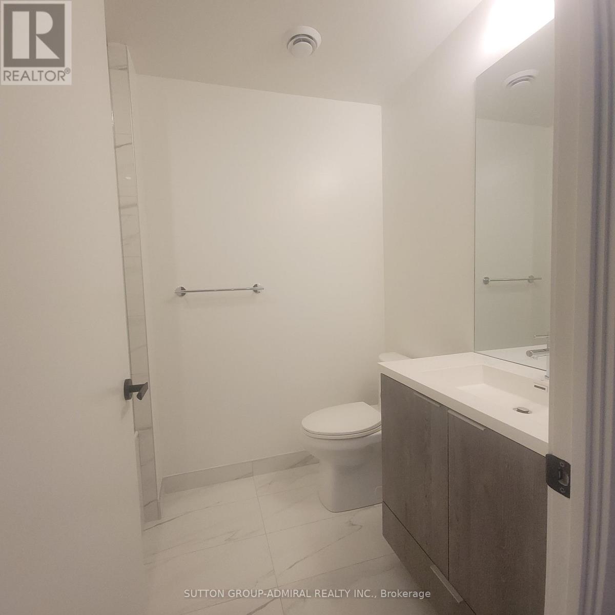 2103 - 8 Interchange Way, Vaughan, Ontario  L4K 5Z7 - Photo 7 - N12562568