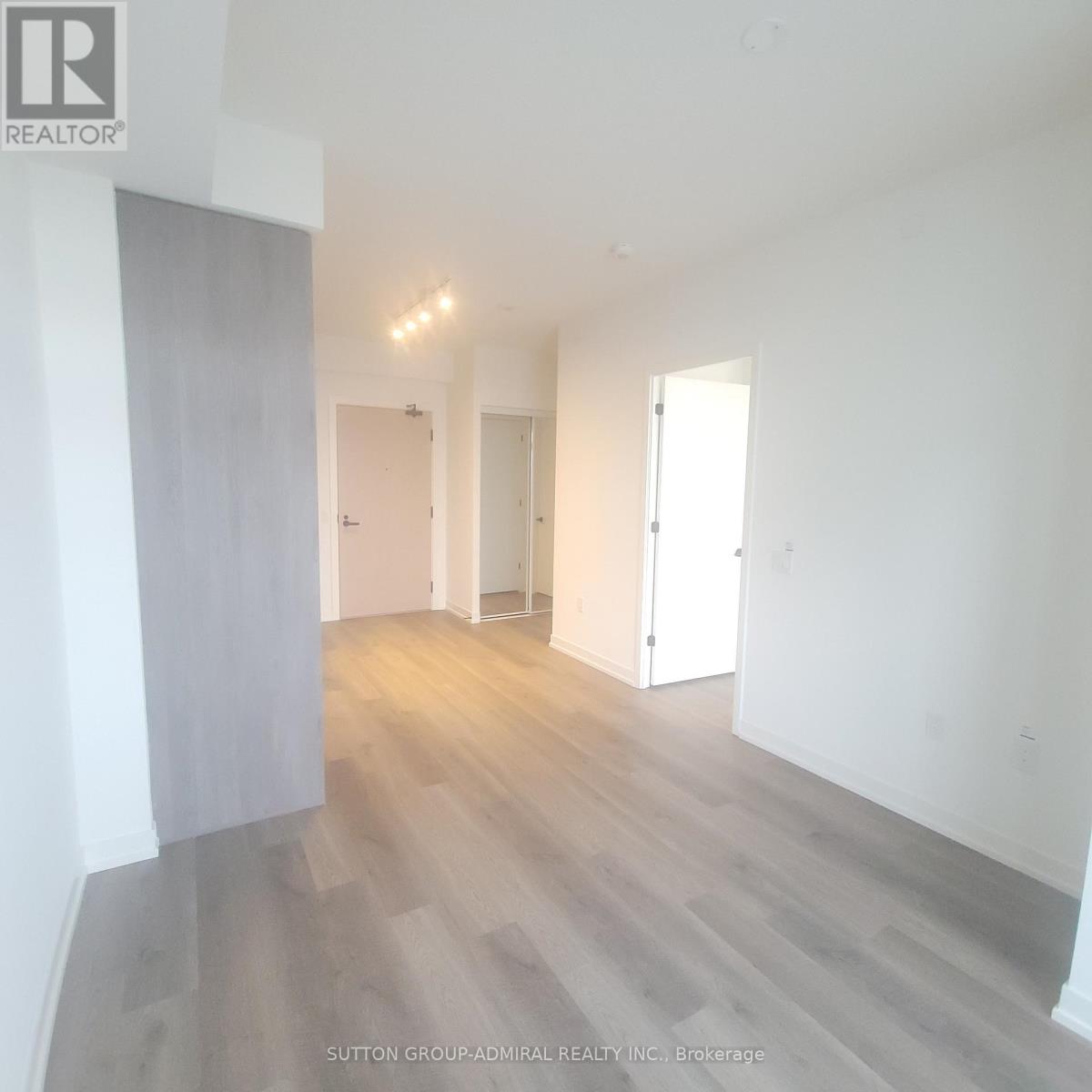 2103 - 8 Interchange Way, Vaughan, Ontario  L4K 5Z7 - Photo 4 - N12562568