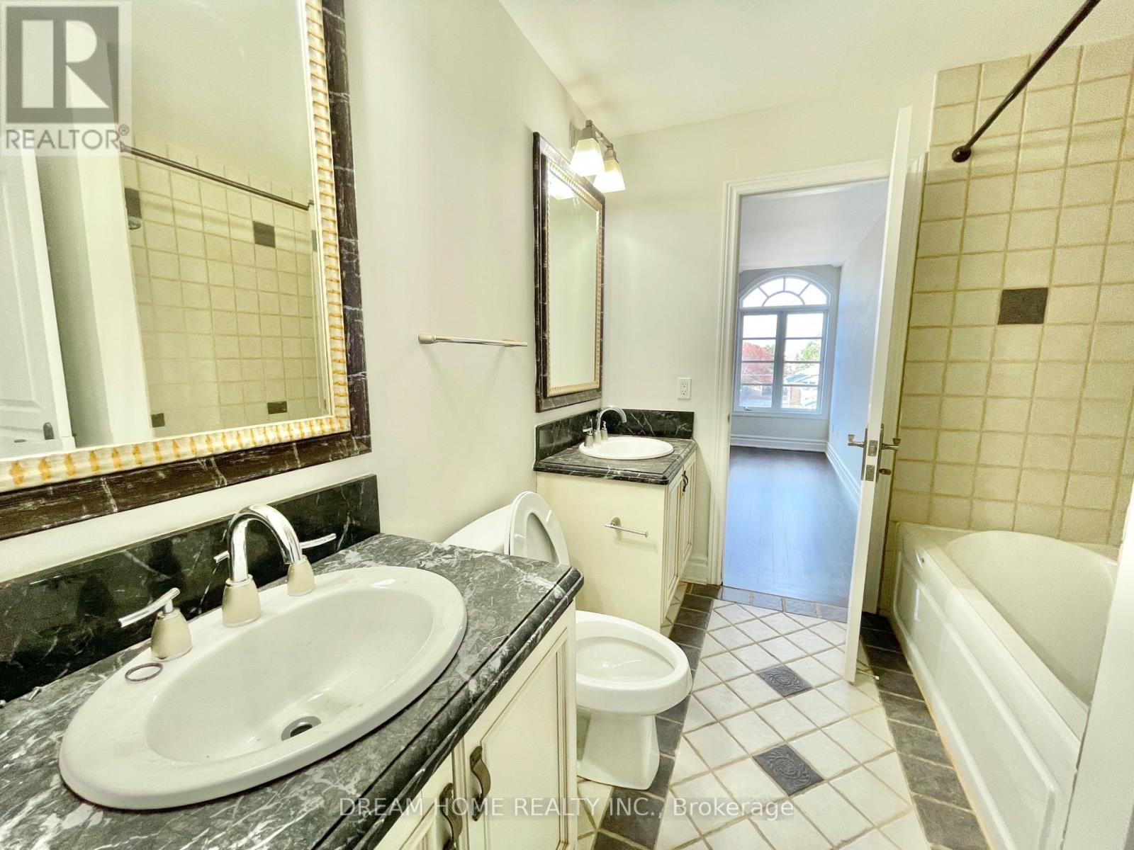 25a Oak Avenue, Richmond Hill, Ontario  L4C 6R5 - Photo 16 - N12564370