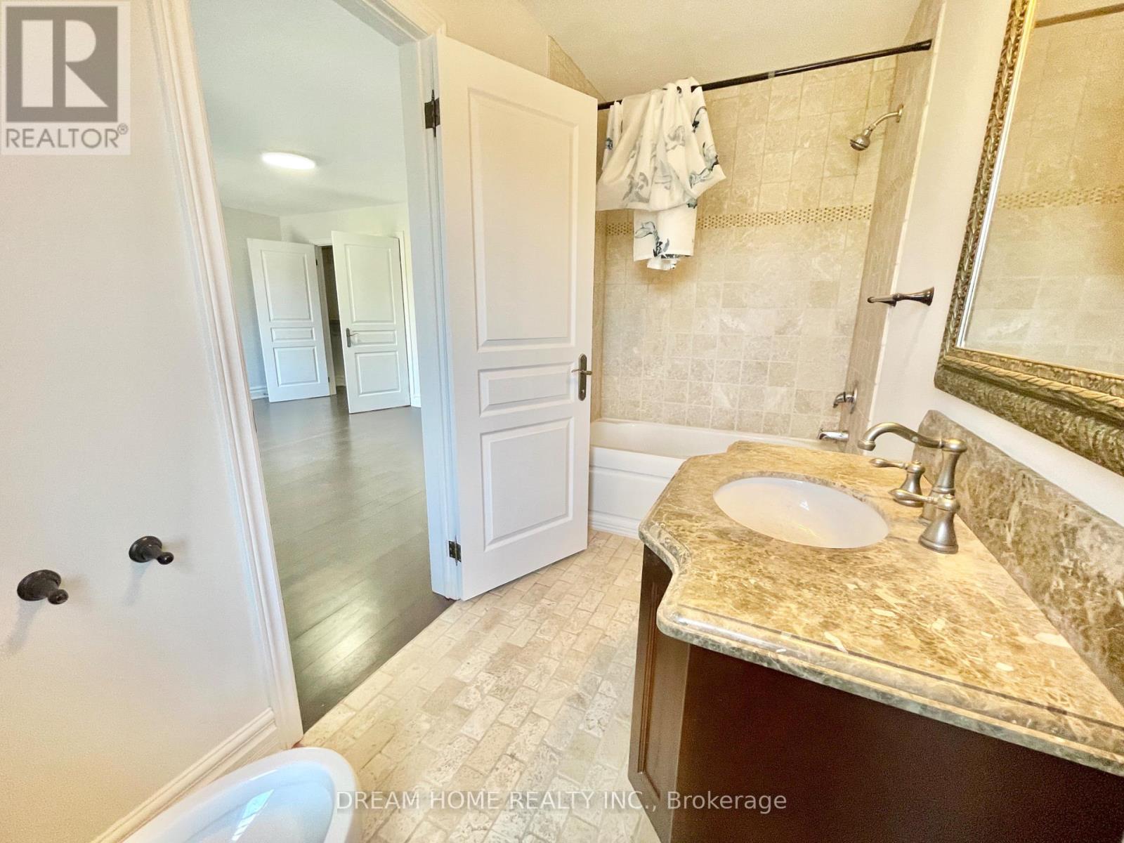 25a Oak Avenue, Richmond Hill, Ontario  L4C 6R5 - Photo 18 - N12564370