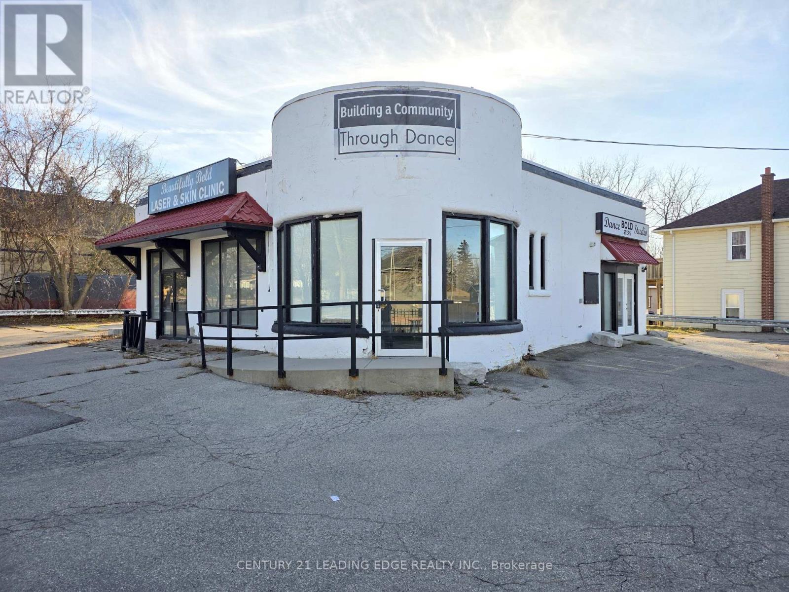 21100 Dalton Road, Georgina, Ontario  L0E 1L0 - Photo 4 - N12564376