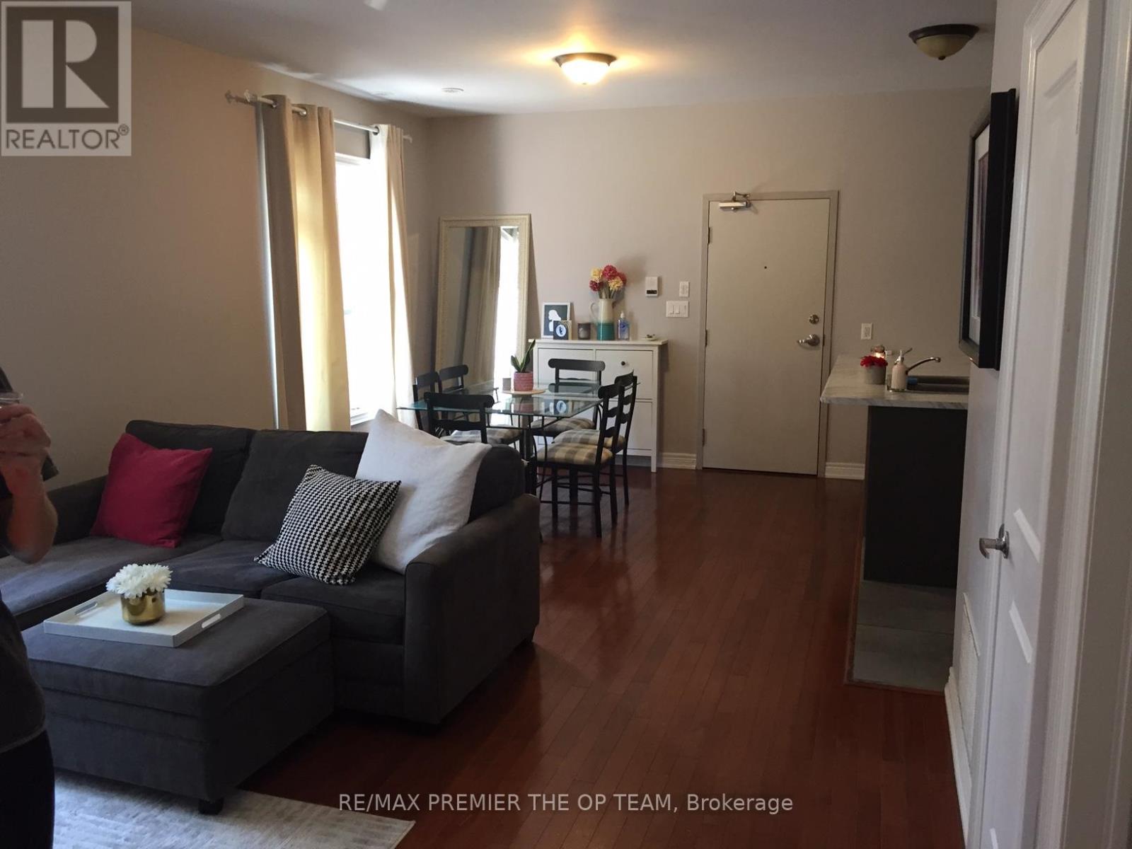 1 - 10 Church Street W, Richmond Hill, Ontario  L4C 3E7 - Photo 2 - N12564492