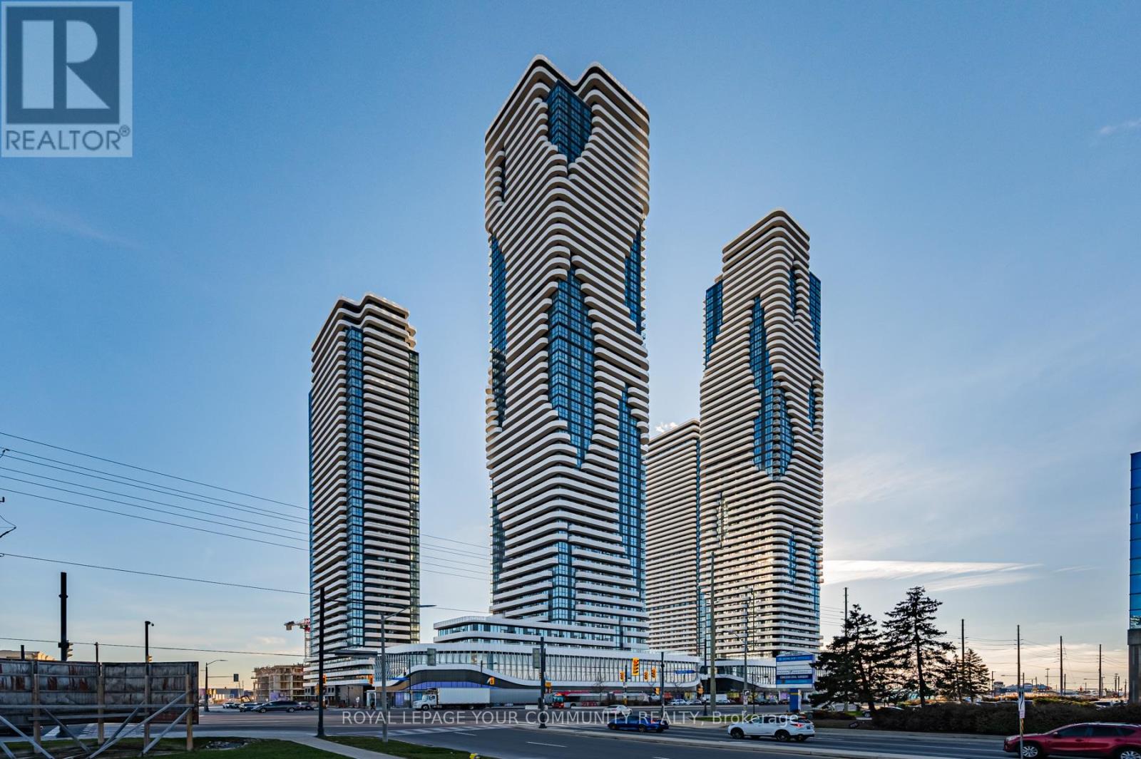 2009 - 8 Interchange Way, Vaughan, Ontario  L4K 0R2 - Photo 2 - N12564524