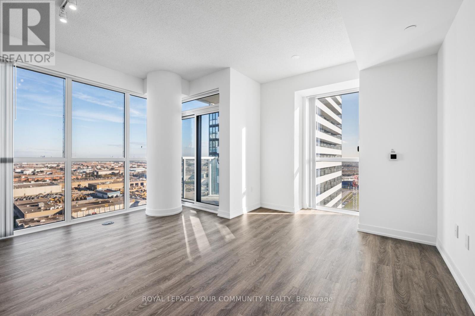 2009 - 8 Interchange Way, Vaughan, Ontario  L4K 0R2 - Photo 4 - N12564524