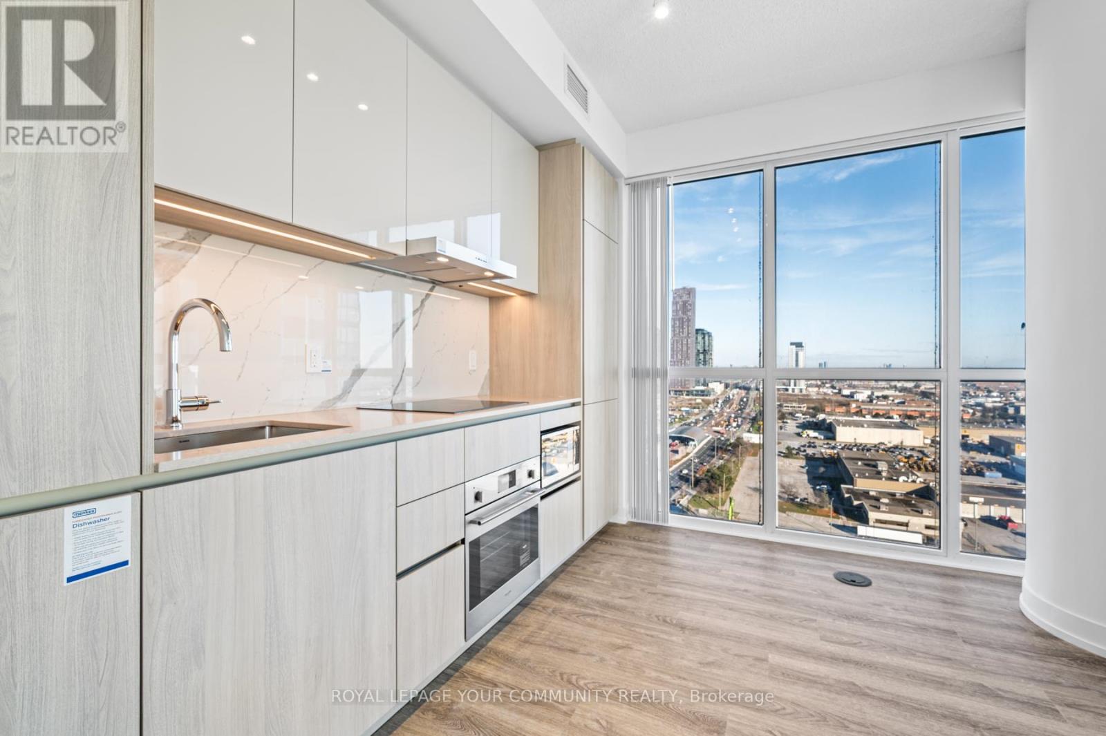 2009 - 8 Interchange Way, Vaughan, Ontario  L4K 0R2 - Photo 8 - N12564524