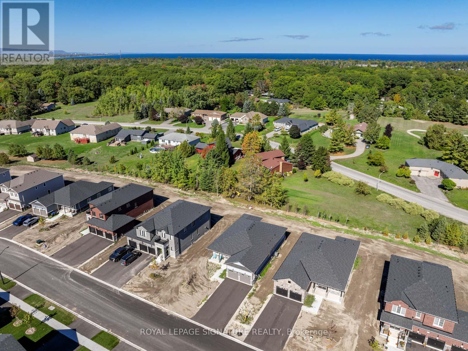 8 Misty Ridge Road, Wasaga Beach, Ontario  L9Z 0R8 - Photo 1 - S12564438