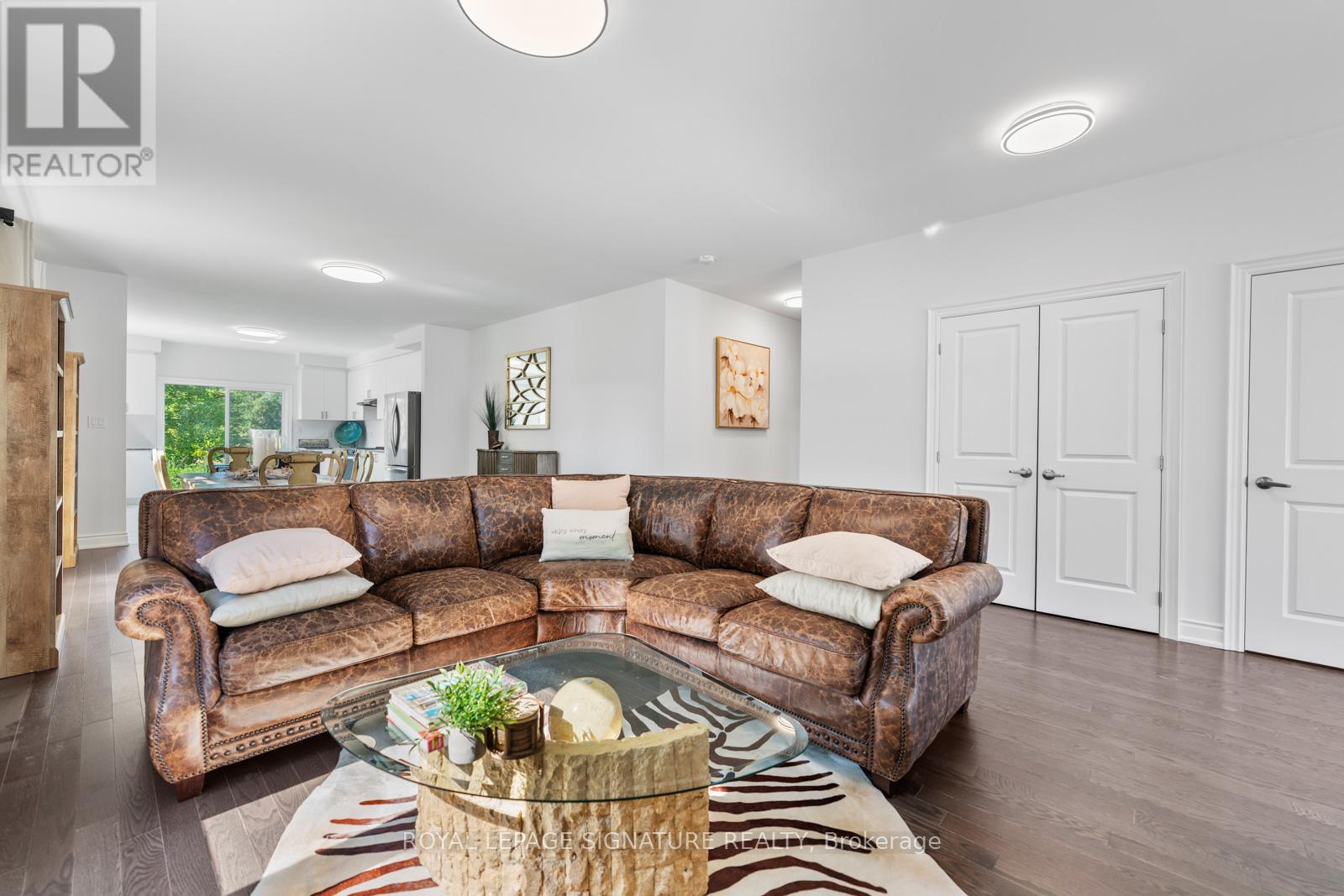 8 Misty Ridge Road, Wasaga Beach, Ontario  L9Z 0R8 - Photo 10 - S12564438