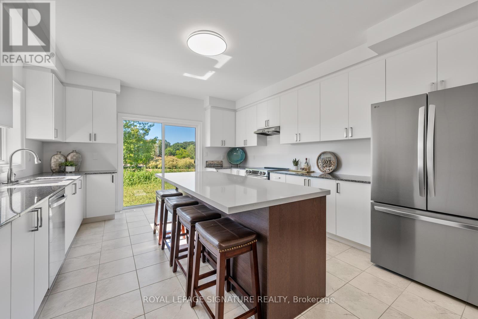 8 Misty Ridge Road, Wasaga Beach, Ontario  L9Z 0R8 - Photo 18 - S12564438