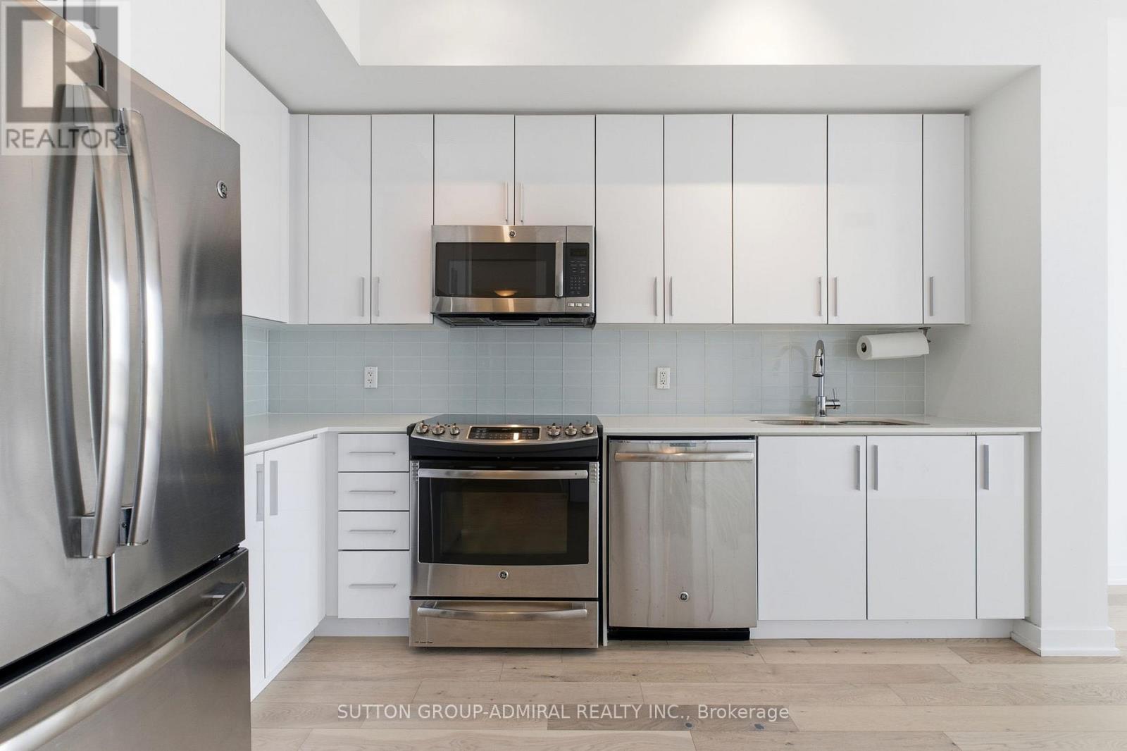 3010 - 2212 Lake Shore Boulevard W, Toronto, Ontario  M8V 0C2 - Photo 5 - W12564368