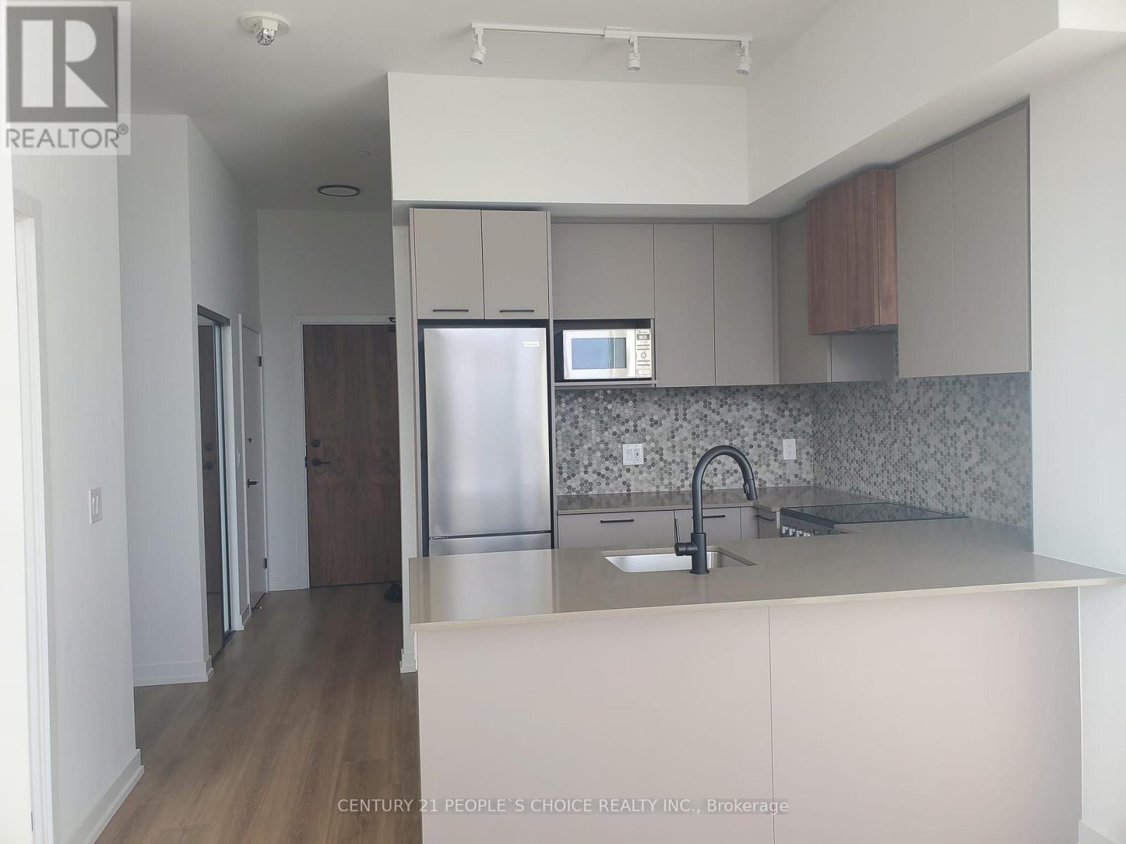 10 Lagerfeld Drive, Brampton, Ontario  L7A 5L3 - Photo 3 - W12564400