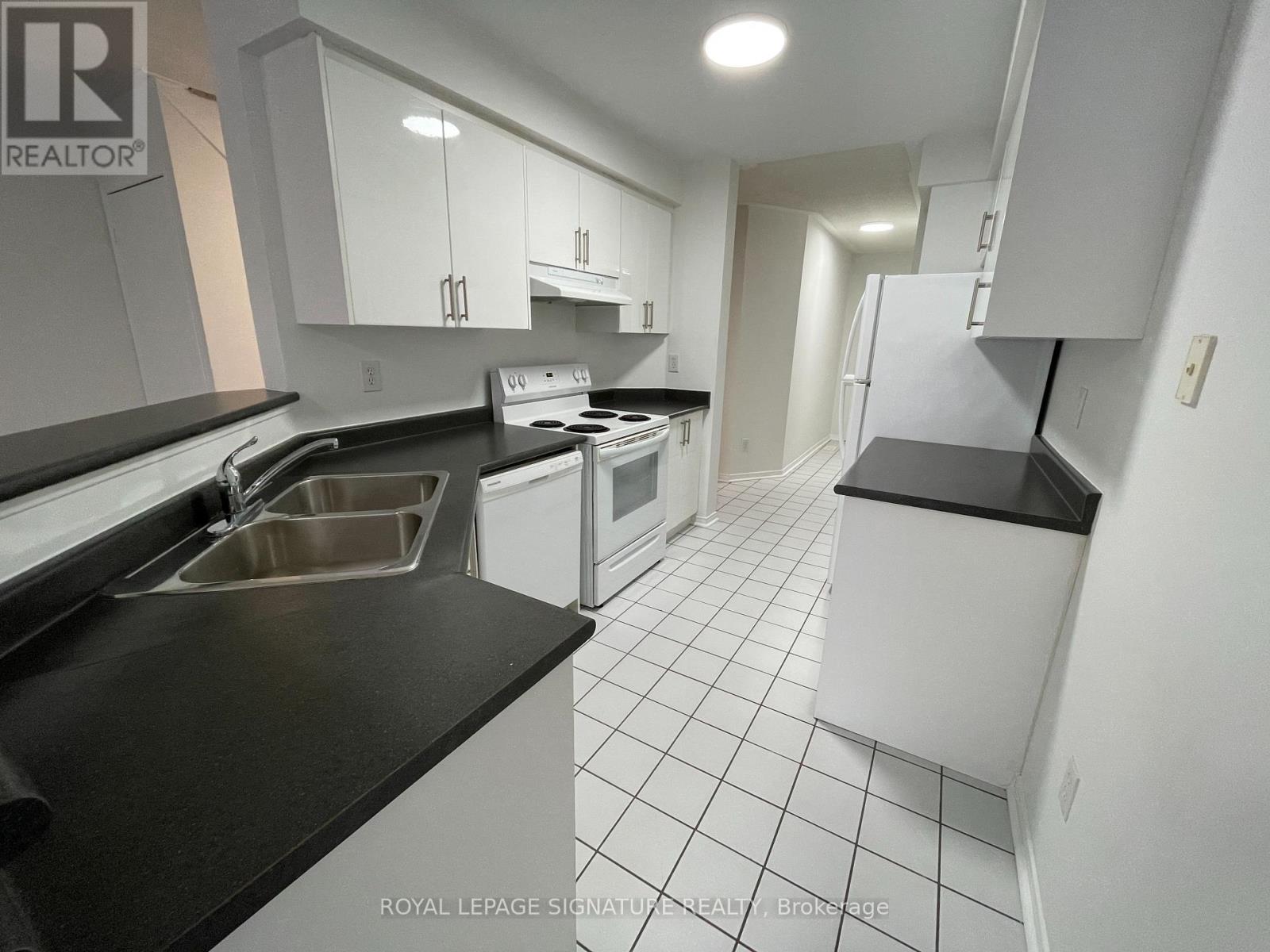 28 - 689 Four Winds Way, Mississauga, Ontario  L5R 4C5 - Photo 2 - W12564402