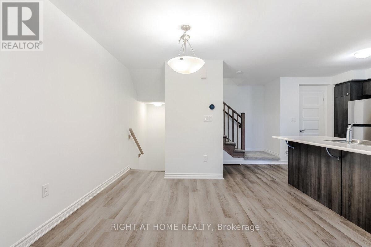 578 Bellflower Court, Milton, Ontario  L9E 1W4 - Photo 13 - W12564490