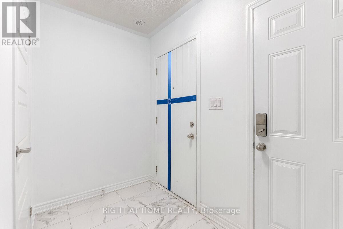 578 Bellflower Court, Milton, Ontario  L9E 1W4 - Photo 4 - W12564490