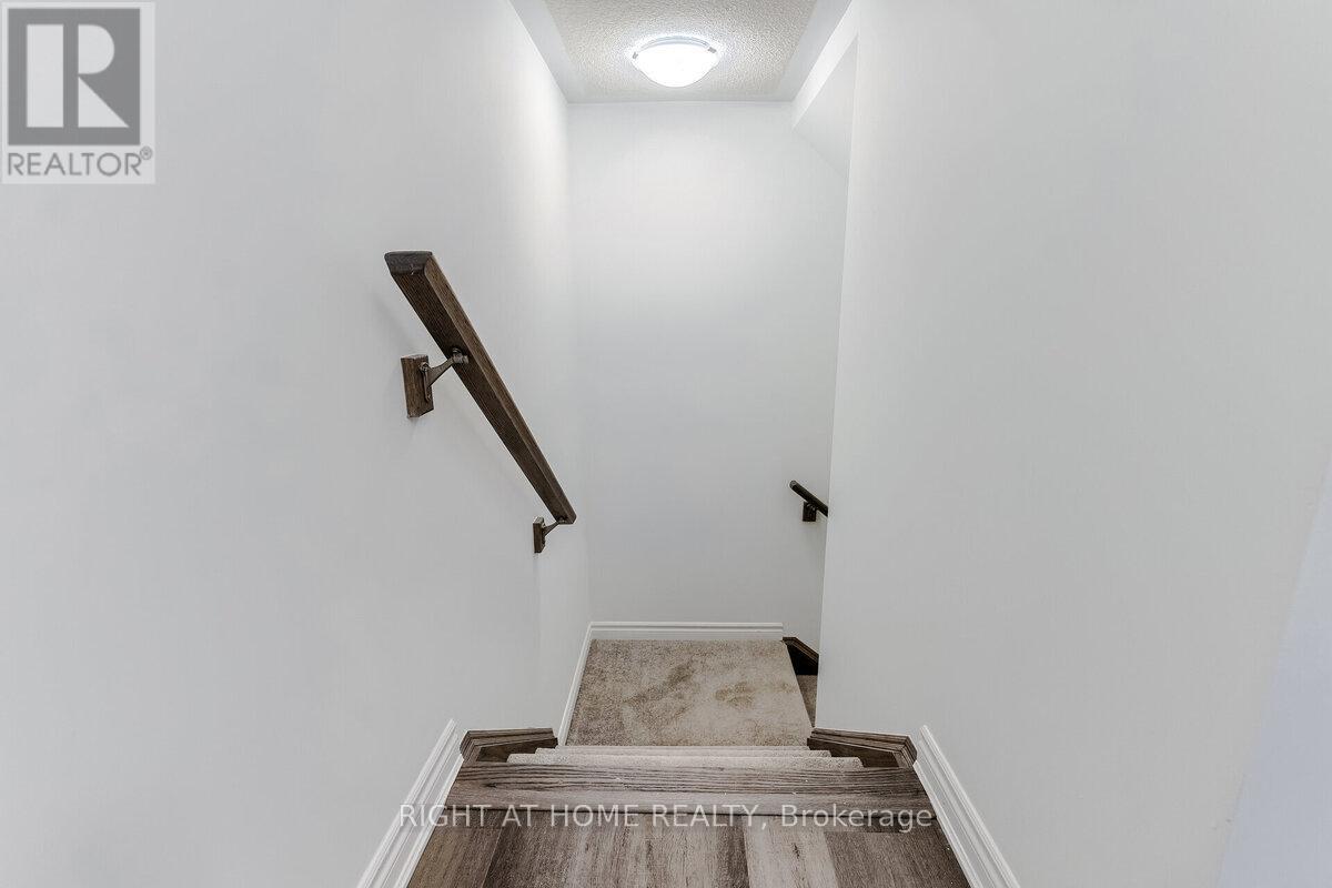 578 Bellflower Court, Milton, Ontario  L9E 1W4 - Photo 8 - W12564490