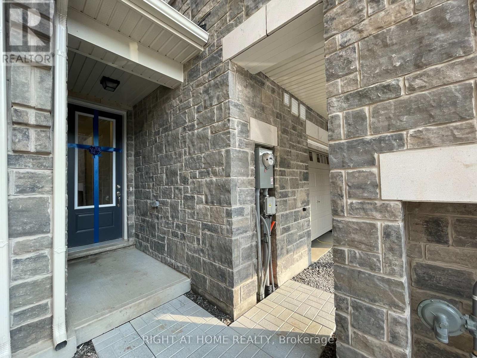 1575 Moira Crescent, Milton, Ontario  L9E 1Y1 - Photo 2 - W12564506