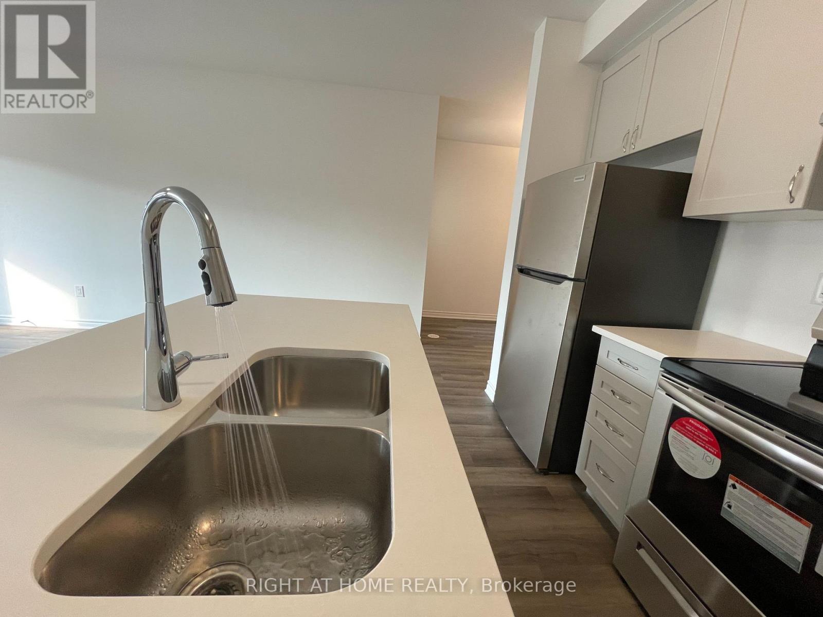 1575 Moira Crescent, Milton, Ontario  L9E 1Y1 - Photo 6 - W12564506