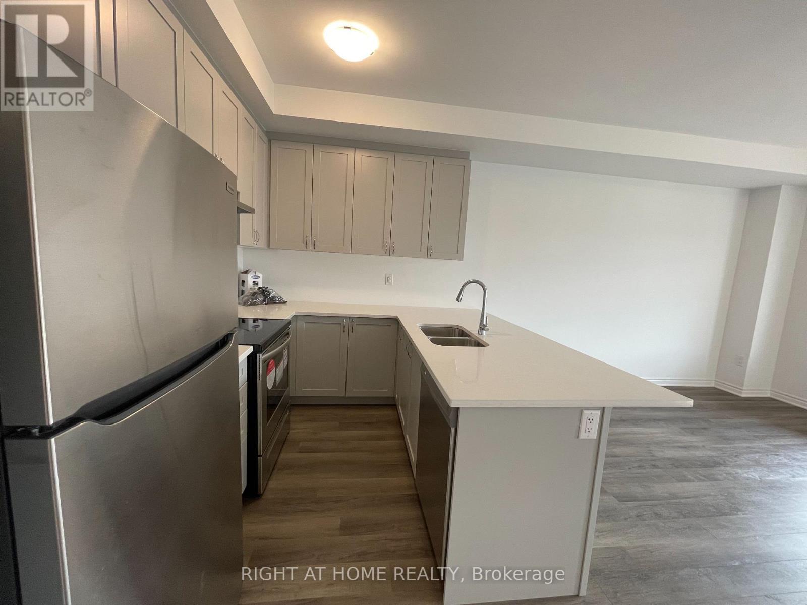 1575 Moira Crescent, Milton, Ontario  L9E 1Y1 - Photo 7 - W12564506