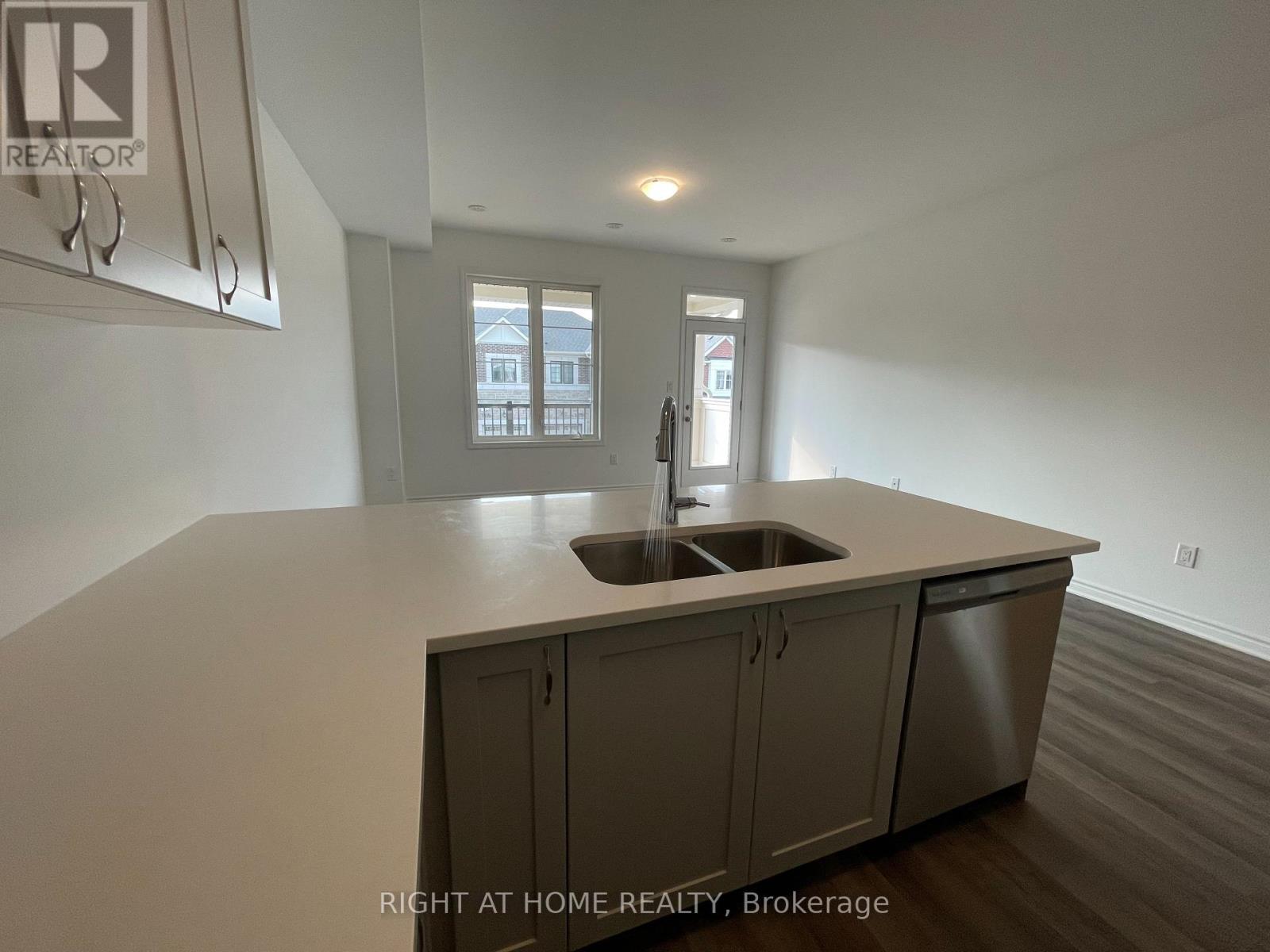 1575 Moira Crescent, Milton, Ontario  L9E 1Y1 - Photo 9 - W12564506