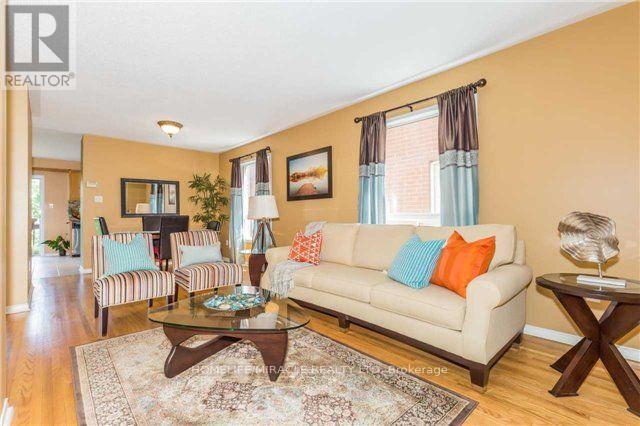 30 Lonestar Crescent, Brampton, Ontario  L7A 2H9 - Photo 4 - W12564516