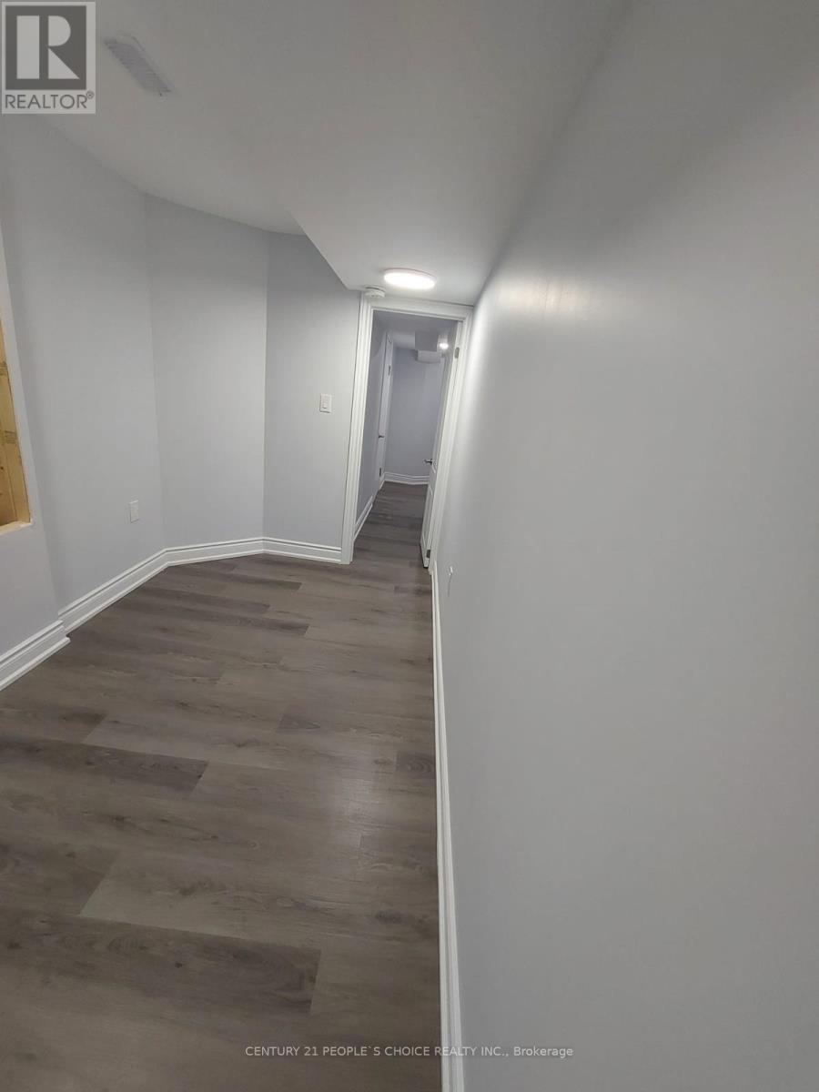 1271 Prestonwood Crescent, Mississauga, Ontario  L5V 2Y9 - Photo 11 - W12564526