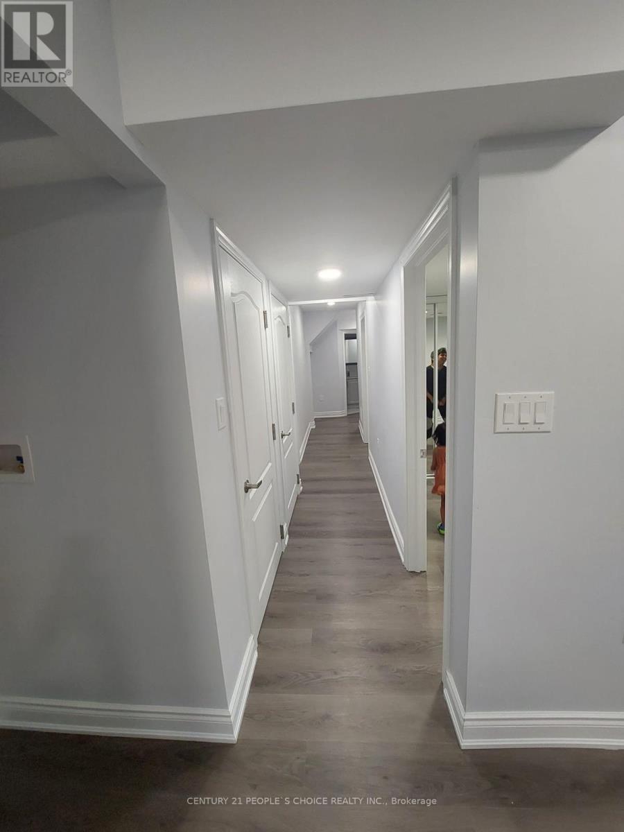 1271 Prestonwood Crescent, Mississauga, Ontario  L5V 2Y9 - Photo 5 - W12564526